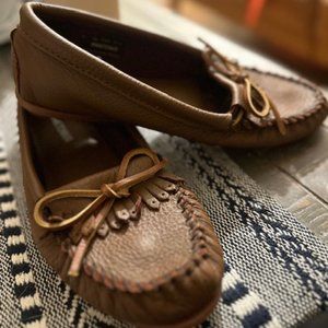 New Minnetonka Deerskin Kilty Women's Size 10 Moccasins